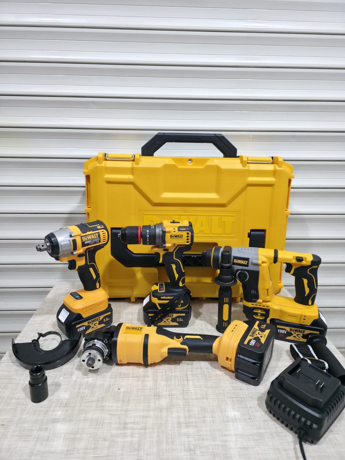 باکس چهار قلو شارژی دیوالت مدل 88v 5.0ah - Image 2